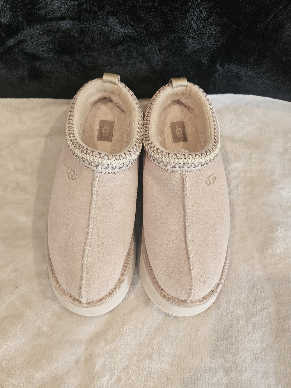 UGG Women’s Cozy Slip-On Slippers in Lavender- Lightly Used- Size 11